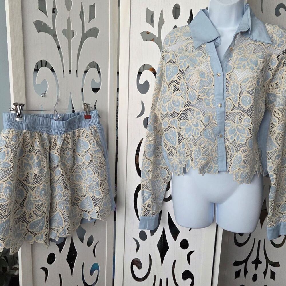 Galita Fashion NWT Blue Ivory Floral Lace 2 Piece Blouse Shorts Set Size M